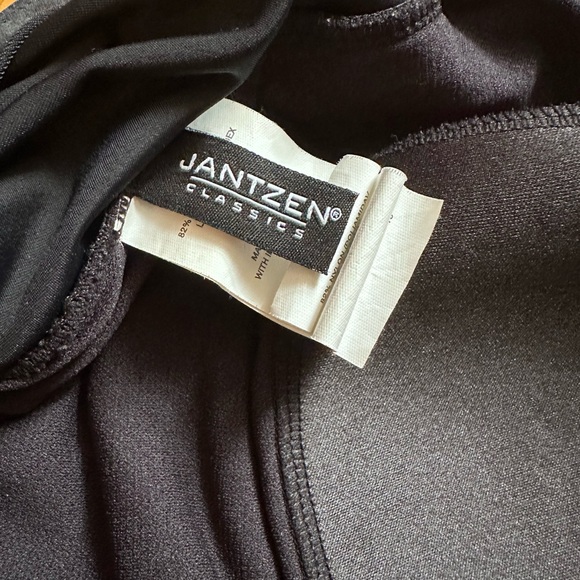 Jantzen Krinkle One Piece Swimsuit - Picture 5 of 6